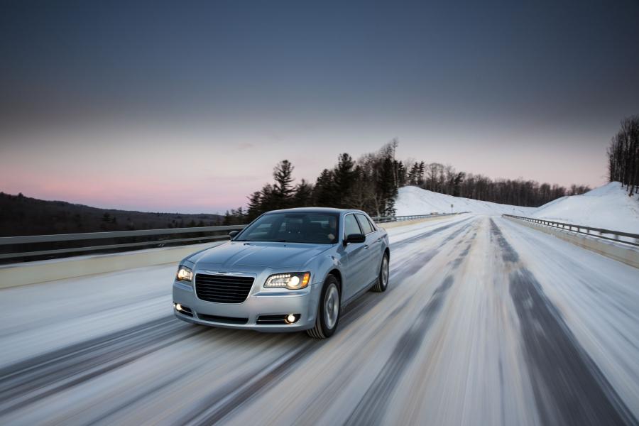  Chrysler 300C Glacier Edition 2013 года  (фото 27 из 31)